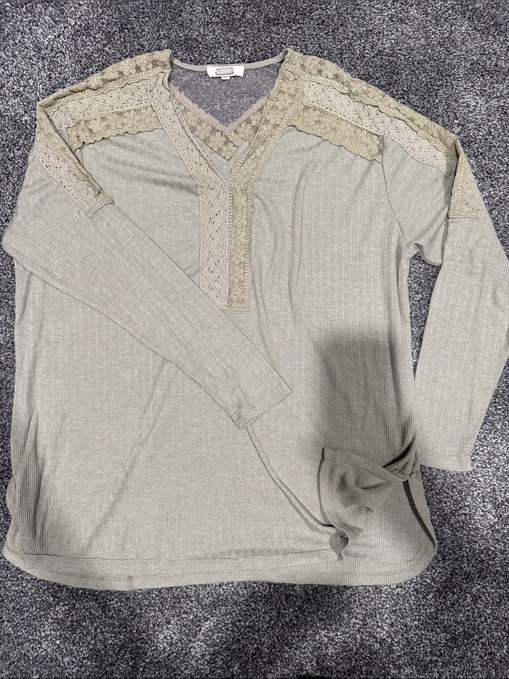 Buckle Olive Crochet-Trim Ribbed V-Neck Long Sleeve Top